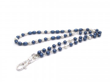 Badge ketting blue pearl