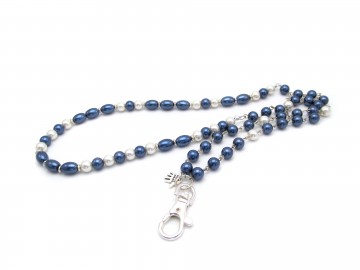 Badge ketting blue pearl