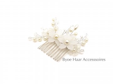 Bruids haarkam met bloemen en parels