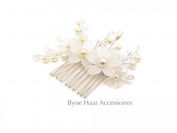 Bruids haarkam met bloemen en parels