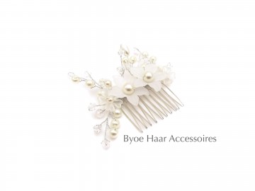 Bruids haarkam met bloemen en parels
