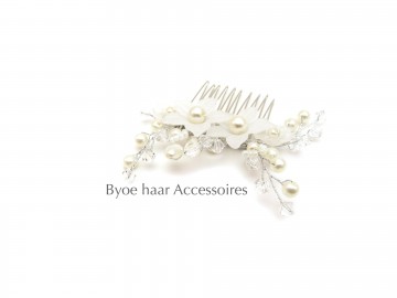 Bruids haarkam met bloemen en parels