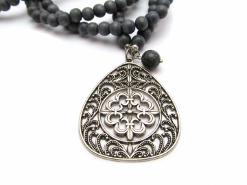 Ketting grijze Lotus