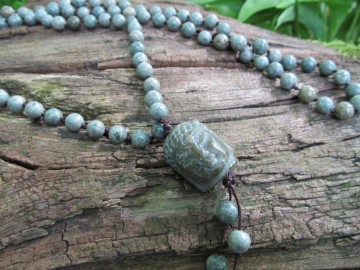 Edelsteen ketting boeddha  phyolite
