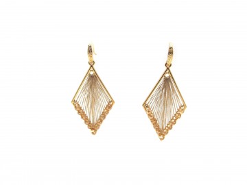 Gehaakte oorbellen driehoek champagne