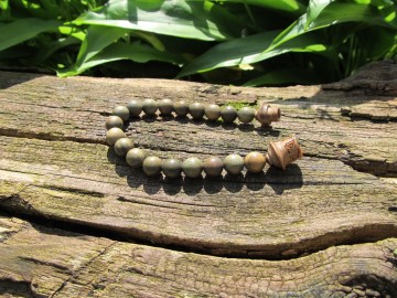 Groene sandelwood mantra armbandbosfoto