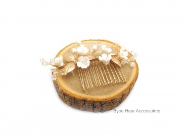 Haar kam witte bloemen goud