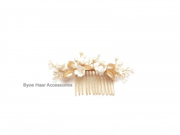 Haar kam witte bloemen goud