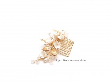Haar kam witte bloemen goud