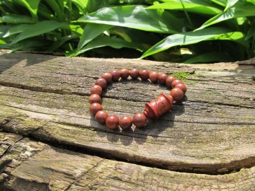 Rode sandelwood armband schroef