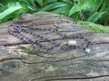 Ketting amethist tibet bosfoto