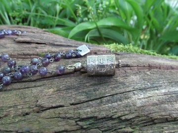 Ketting amethist tibet bosfoto