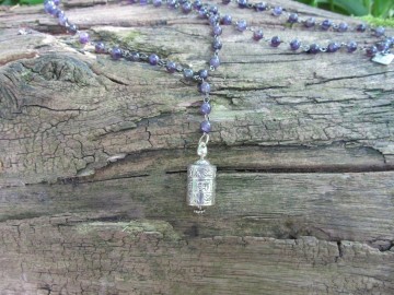 Ketting amethist tibet bosfoto