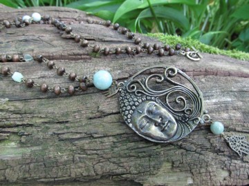 Ketting boeddha amazoniet bosfoto2