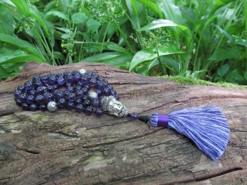 Mala ketting boeddha amethist bosfoto