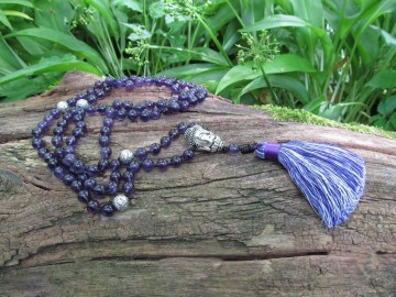 Mala ketting boeddha amethist bosfoto