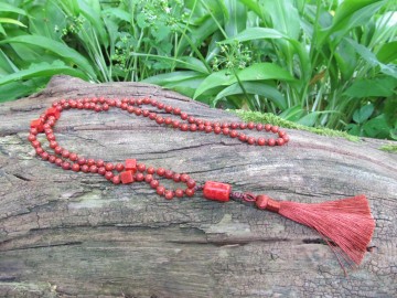 Mala ketting jaspis koraal bosfoto