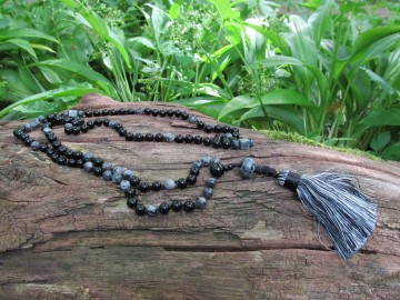 Mala ketting onyx bosfoto