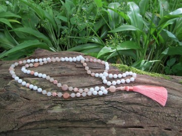 Mala ketting peach bosfoto