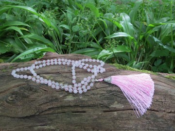 Mala ketting rosequartz bosfoto