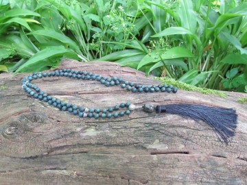 Mala ketting ryoliet bosfoto