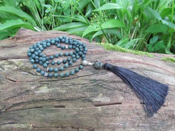 Mala ketting ryoliet bosfoto