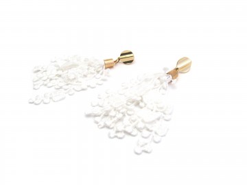 Oorbellen white silk