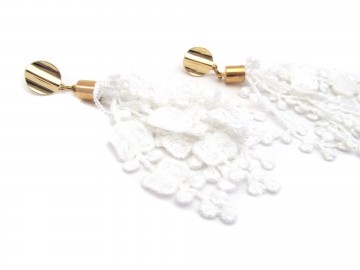 Oorbellen white silk12