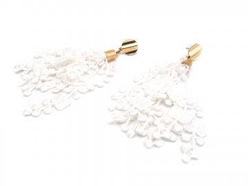 Oorbellen white silk