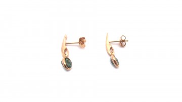 Oorstekers strak design blauwe ruwe diamant rose