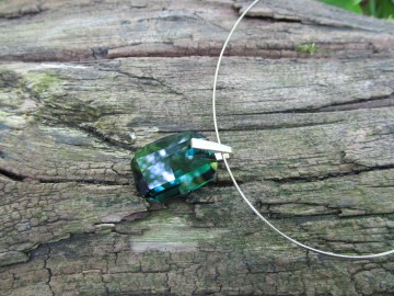 Spang ketting groene swarovski emerald bosfoto